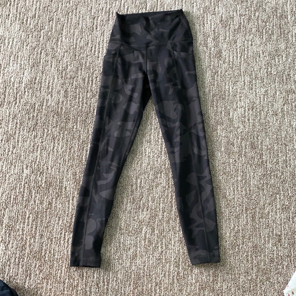 Never Worn Yogalicious Camo Leggings